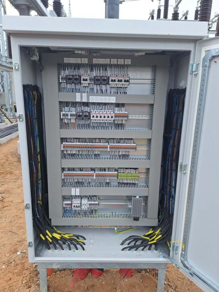 Automatikos spinta elektros pastotėje