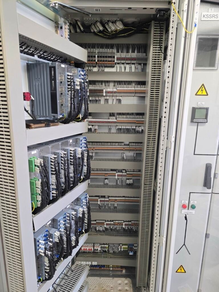 Relinės apsaugos ir automatikos spinta